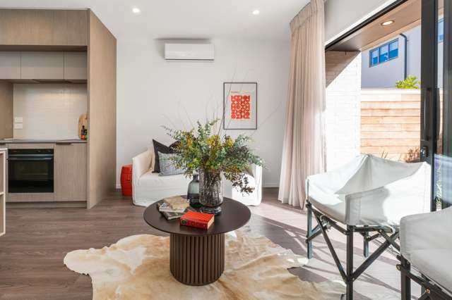 4/44 Winchester Street Merivale_1