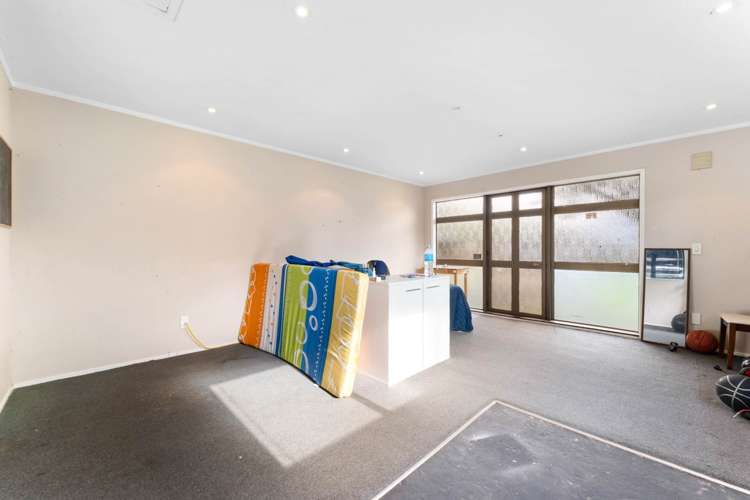 90 Riverpark Crescent Henderson_19