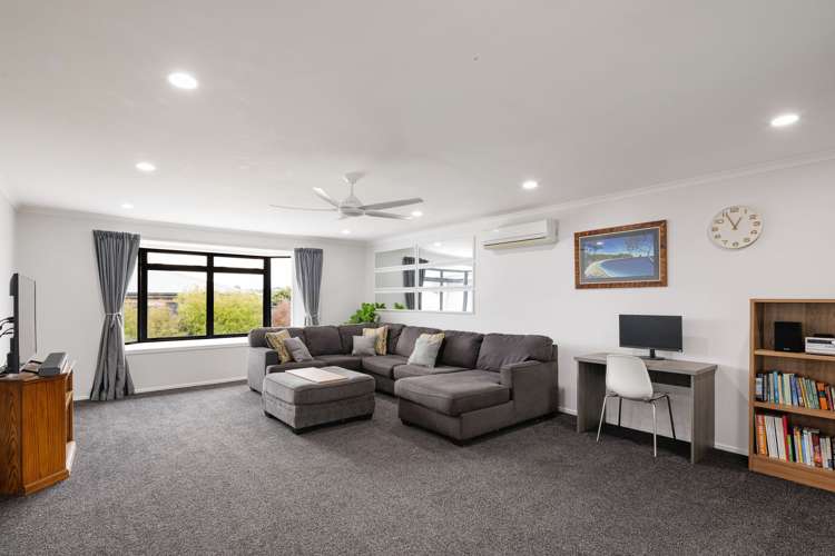 6 Limousin Place Grandview Heights_5