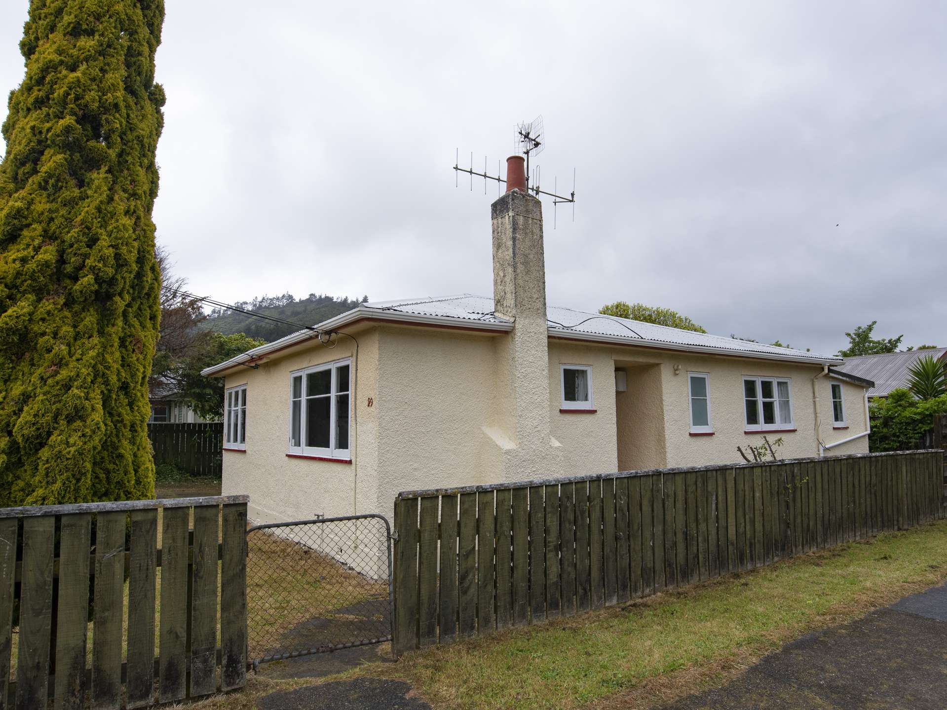 29 Burden Avenue Wainuiomata_0