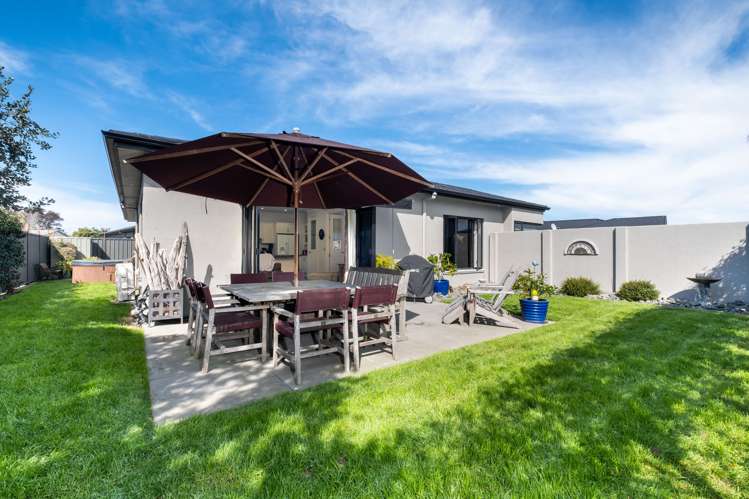 39 Heynes Place Clive_17