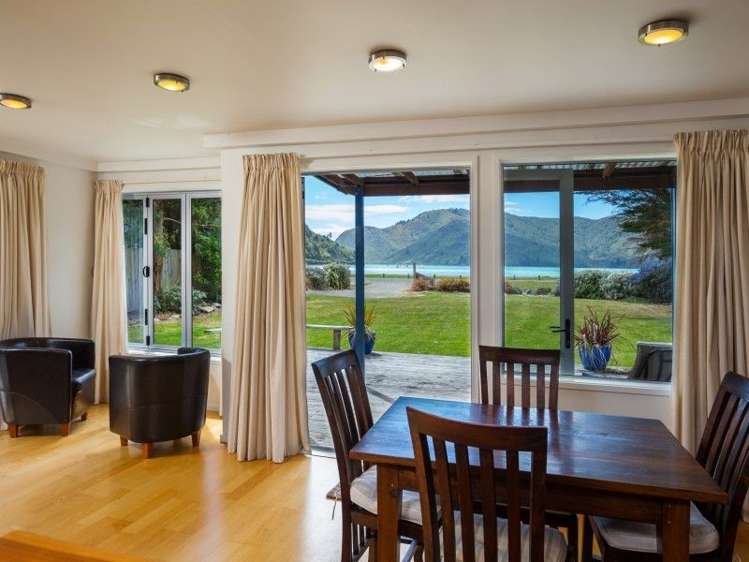 2 Esplanade Okiwi Bay_6