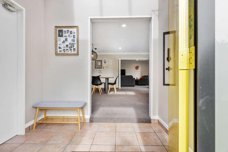 78 Regency Crescent Redwood_1