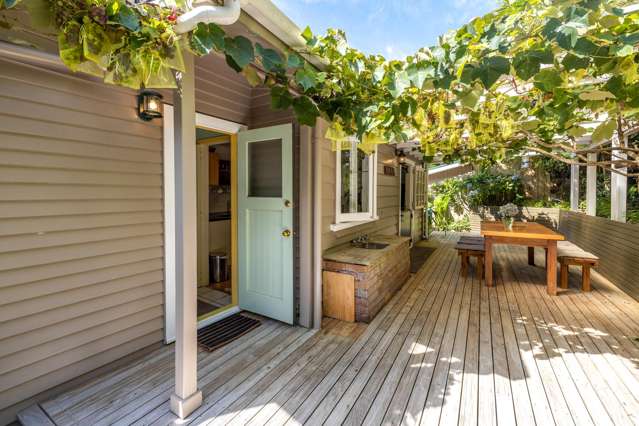 Charming 1940s weatherboard cottage