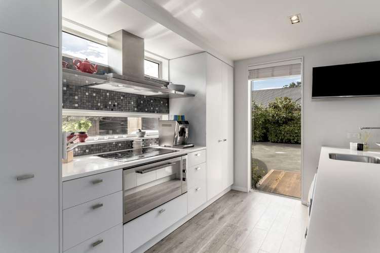 F/97 Englefield Road 2392_3