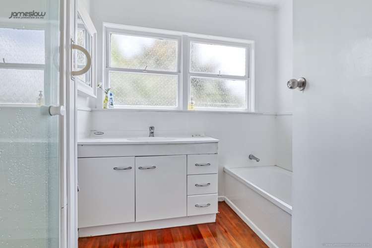 140 Edmonton Road Te Atatu South_4