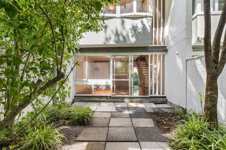2/79 Beresford Street_0