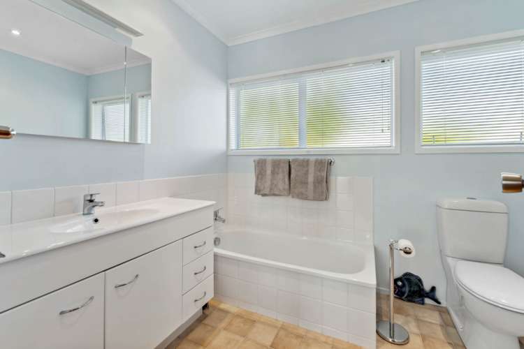 16 Imatra Place Sunnyhills_24