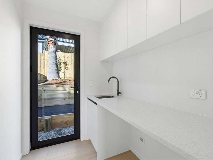 8A Cedar Terrace Stanmore Bay_15