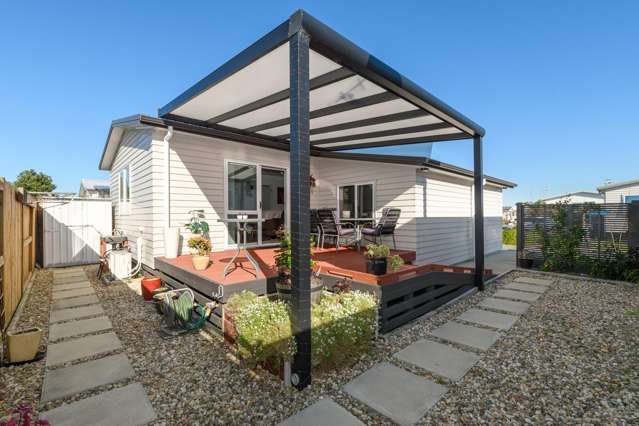 Sunny corner gem in Golden Sands Village!