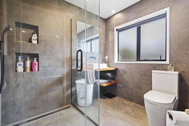 9 Walnut Grove Kelvin Grove_14