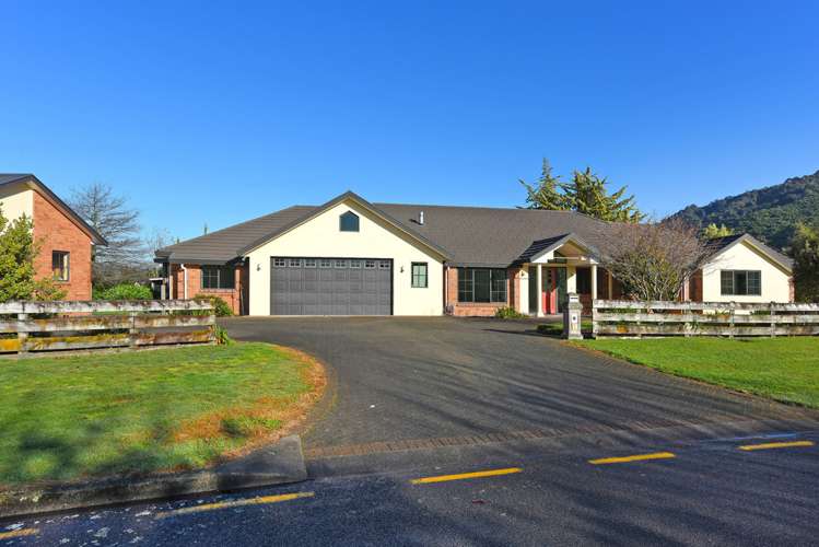 17 Malcolm Gillies Grove Totara Park_23