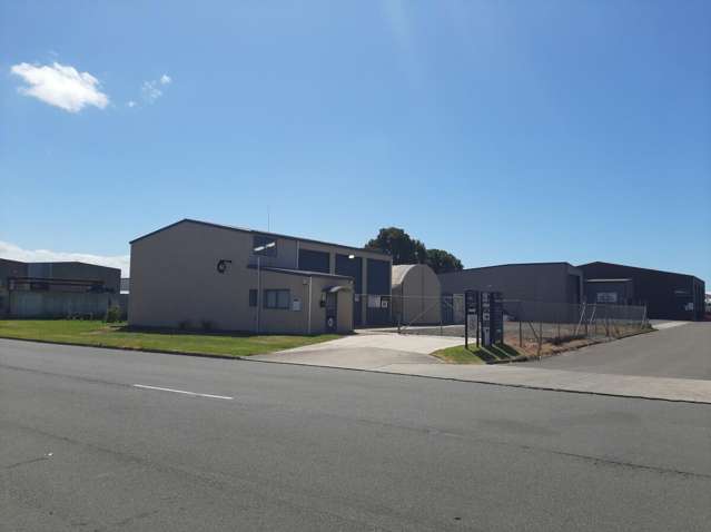 Yard with buildings - Central Mount