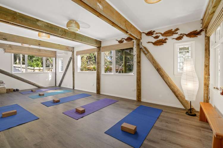 19 Ocean View Road Huia_13