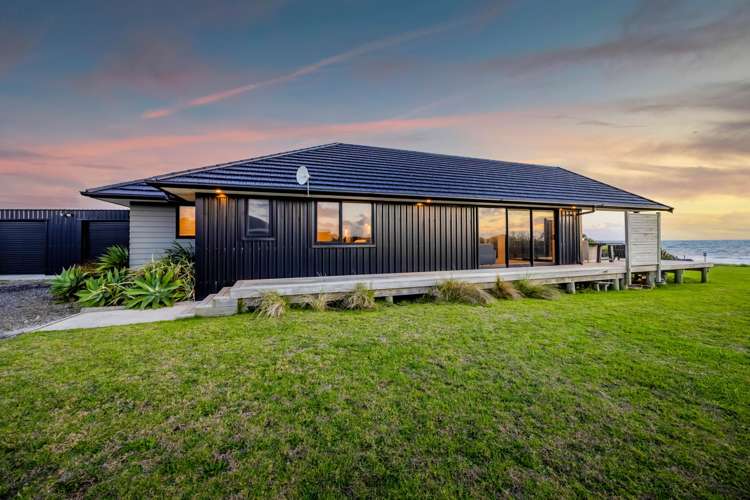 288 Tai Road Opunake_47