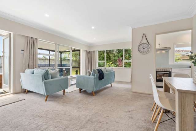 2/211 Edmonton Road Te Atatu South_3