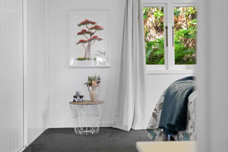 462 Scenic Drive Waiatarua_15