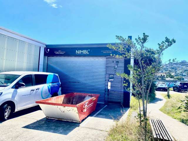 Nice warehouse in Lyall Bay with 2 Car Parks