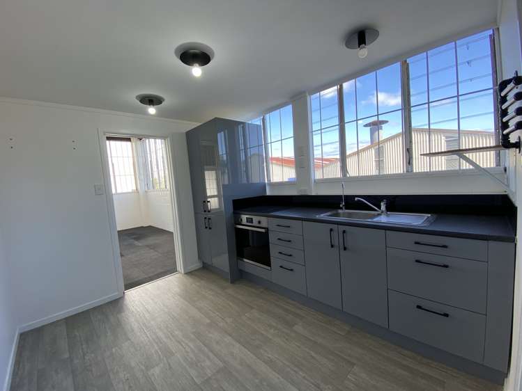 D/4010 Great North Road Kelston_6