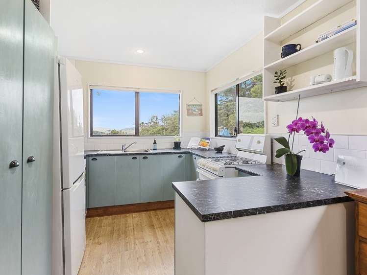 72 Omapere Street Whitby_5