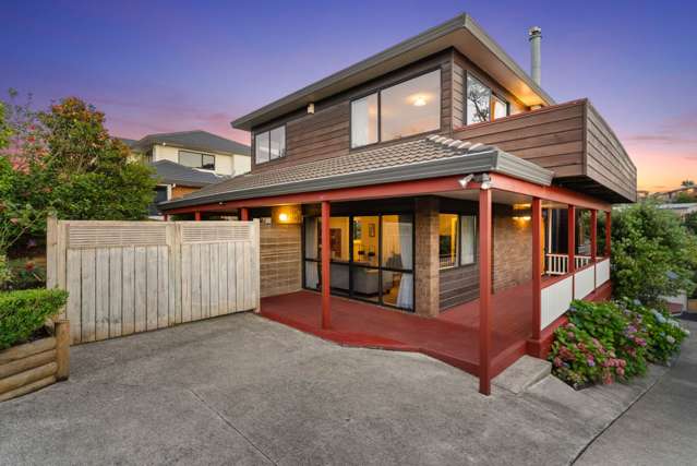 Bush Mornings, Sea Sunsets - A Loved Family Home!