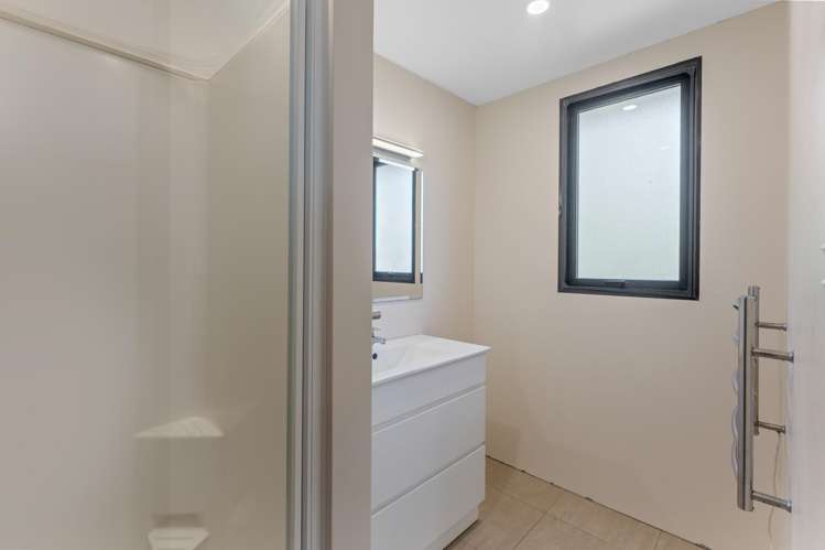 10 Robert Grove Paraparaumu_12