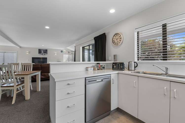 74B Grand Vue Road Kawaha Point_5