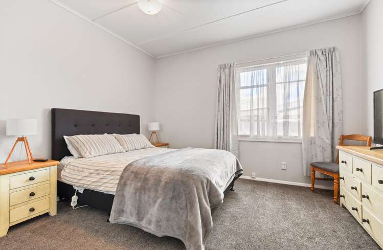 11 Russell Road Fairy Springs_12