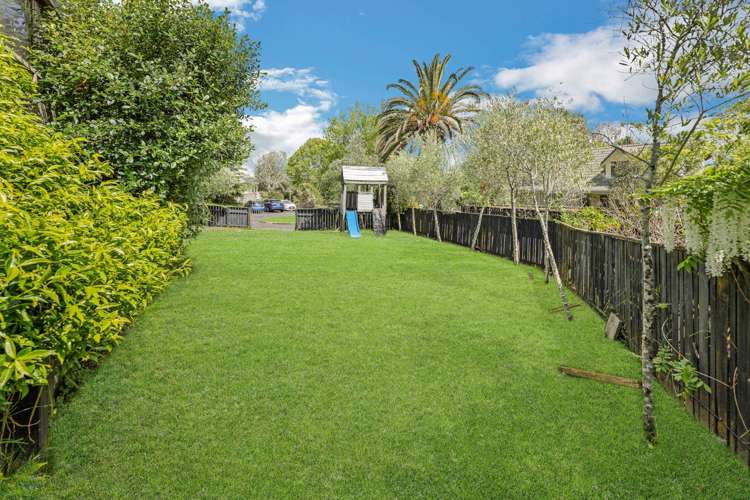 26 Orinda Close Botany Downs_2