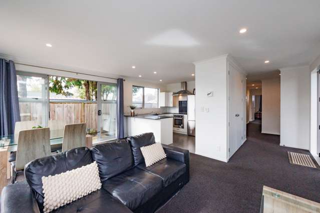 56 Exeter Crescent Takaro_2