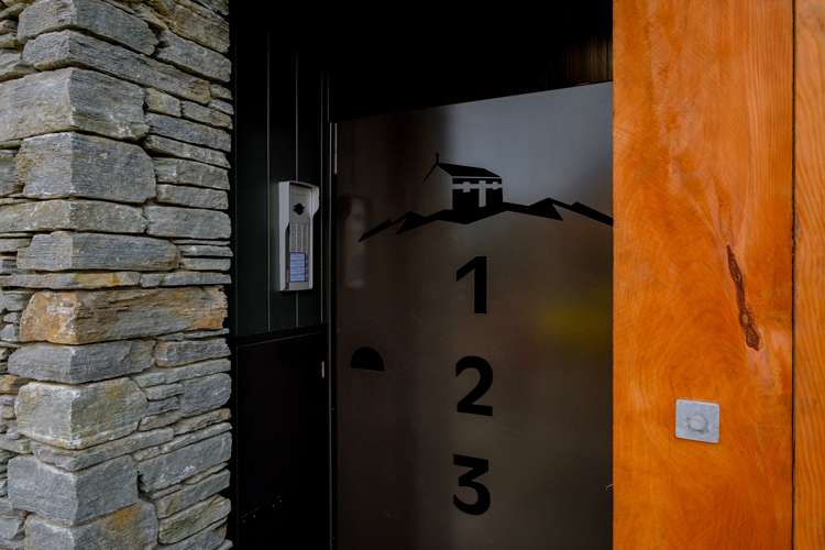 1/30 Bullendale Drive Arthurs Point_13