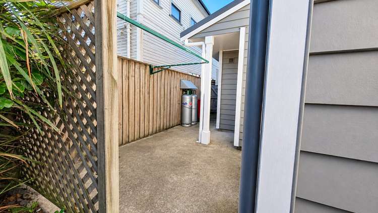  A/5 Adelaide Street Petone_32