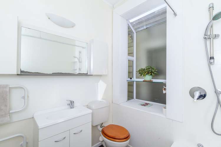 10 Russell Terrace Newtown_13