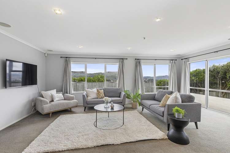 29 Paparoa Crescent Aotea_4