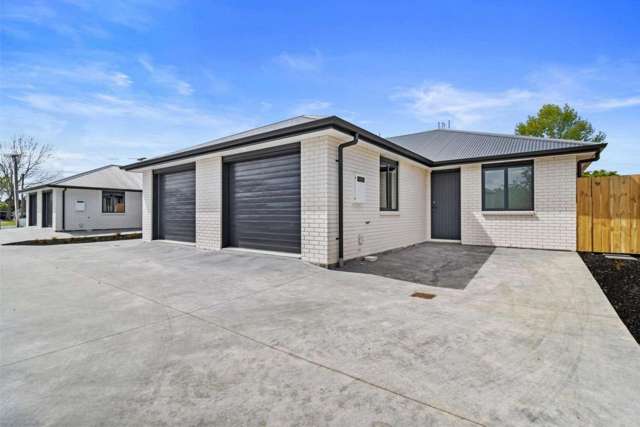 Easy-Care 2-Bedroom, 2-Bathroom Home in a Convenient Location