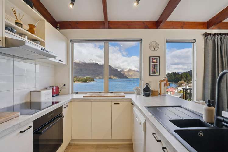 3/6 Suburb Street Queenstown_24