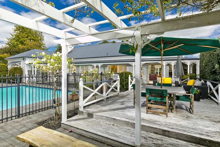 9 Birchwood Grove Greenhithe_2