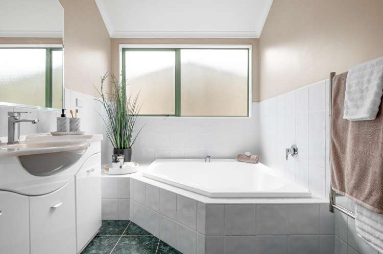 49 Cairns Crescent Rototuna_26