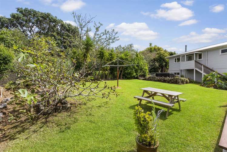 76 Marine Parade Mellons Bay_37