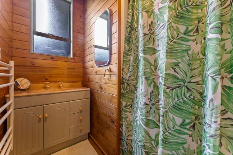 9 Ferndale Avenue Leigh_17