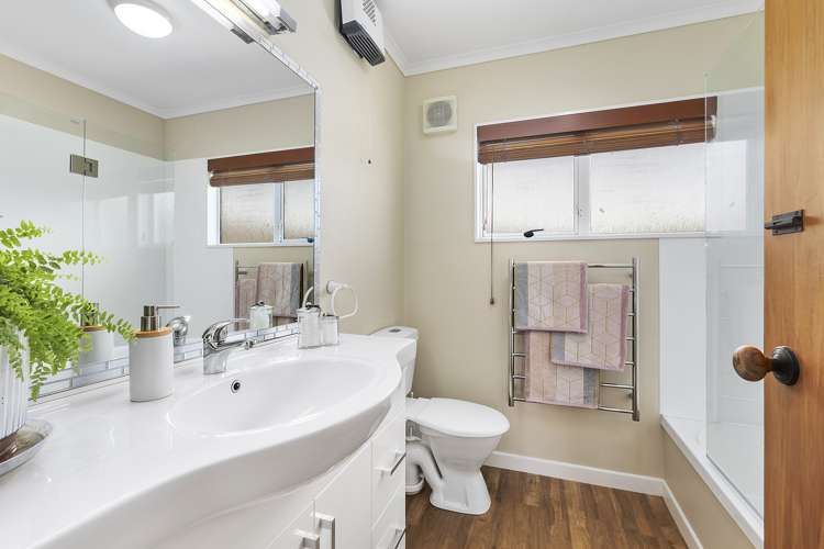 22 John Witton Drive Crofton Downs_9