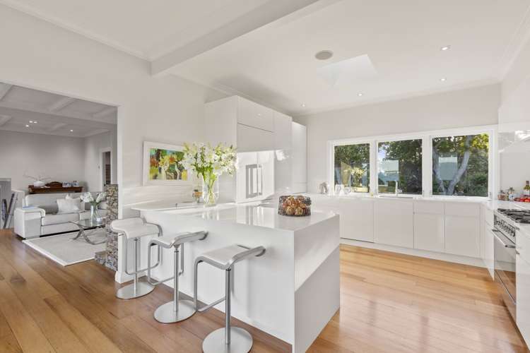 1 Marine Parade Piha_21