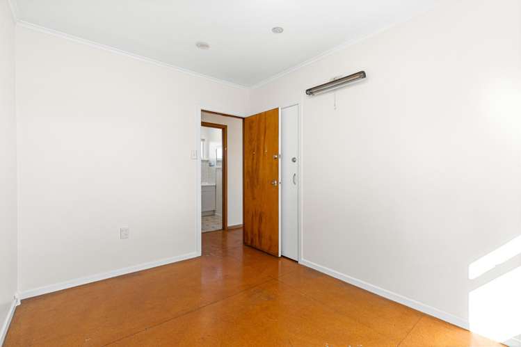 4257 Great North Road Glendene_10