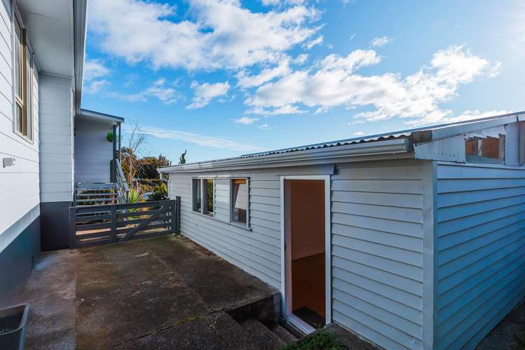 44 Tremaine Avenue Two Mile Bay_17