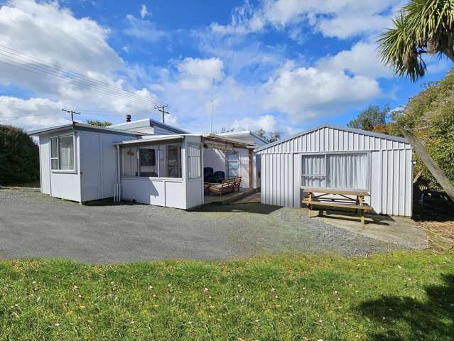Private and secluded Kaka Point crib
