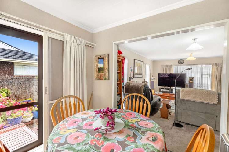 5 Chertsey Court Roslyn_4