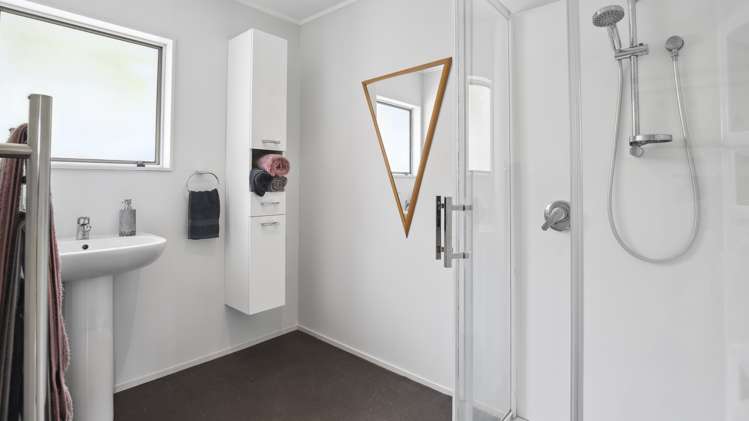 2/17 Dianthus Place Browns Bay_11