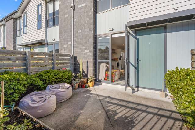 2/14 Buffon Street Waltham_1