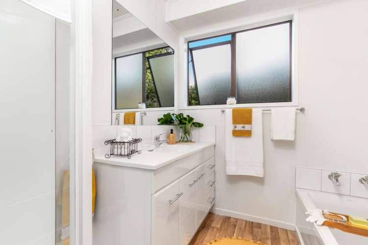 87 Solar Road Glen Eden_7