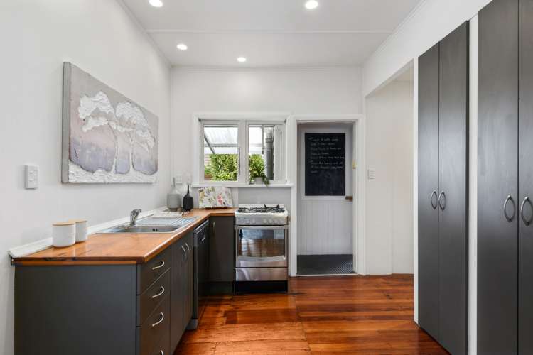 1/1 Palm Court Drive Glen Eden_16